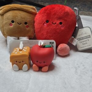 Hallmark Red and Brown Caramel & Apple Plush Set